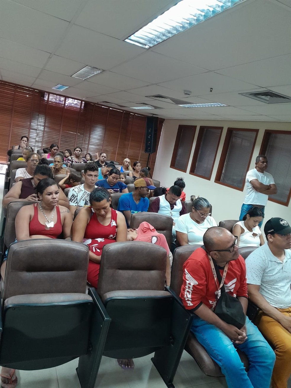 Moradores acompanham sessões da Aleac diariamente para serem lembrados pelos parlamentares — Foto: Arquivo pessoal
