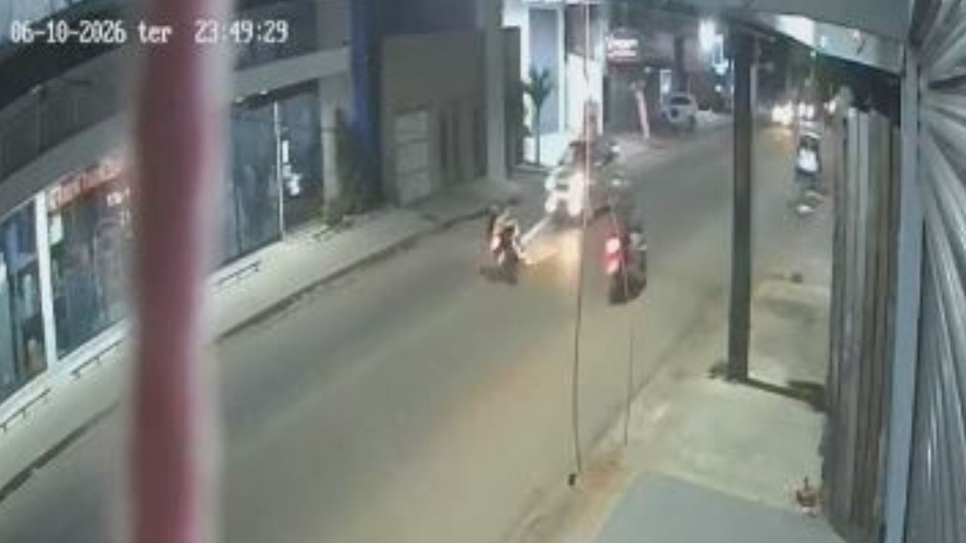 Mulher morre após cair de moto e ser atropelada por carro em Macapá