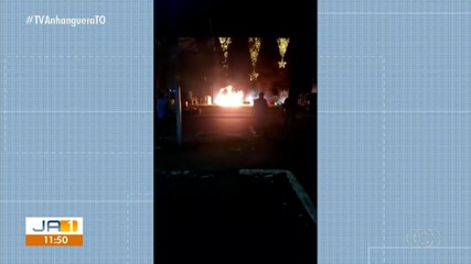 Enfeite de Natal pega fogo na Praça dos Girassóis