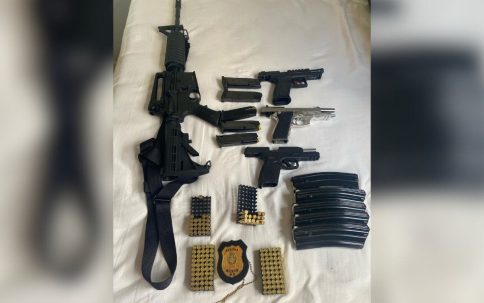 Polícia apreendeu duas armas e mais de 160 munições do suspeito - Goiás — Foto: Reprodução/Polícia Civil