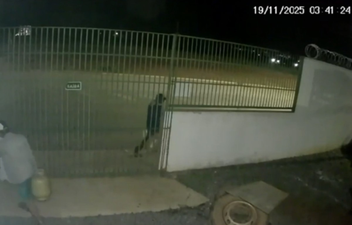 Criminosos arrombam depósito de gás e furtam 15 botijões em Unaí; VÍDEO