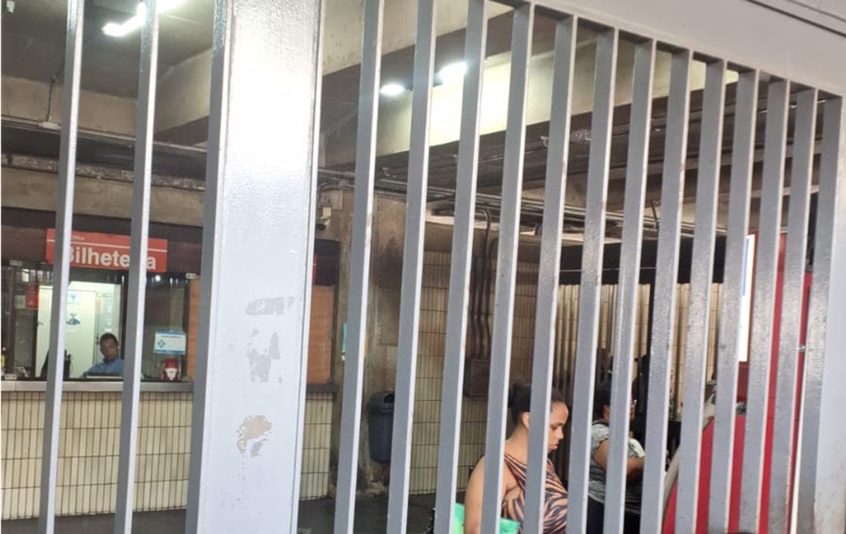 Linha Centro do Metrô do Recife fica sem funcionar após falha na energia de tração dos trens