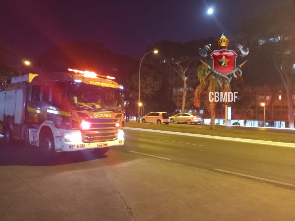 Pedreste é atropelado na Asa Sul, em Brasília — Foto: CBMDF/Divulgação