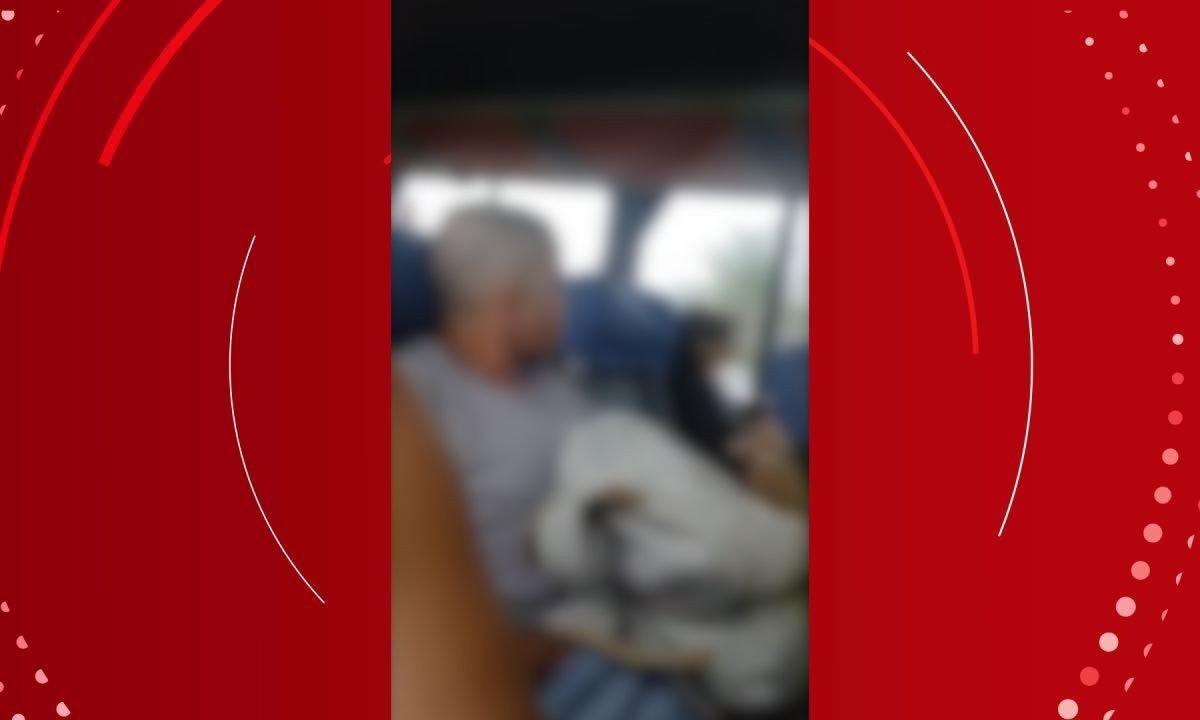 Homem é preso por importunação sexual contra mulher em ônibus na BA; vítima registrou ação do suspeito