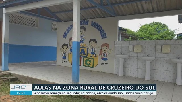 Ano letivo em Cruzeiro do Sul inicia nesta segunda-feira (18), mas ainda sem escolas que abrigam famílias alagadas