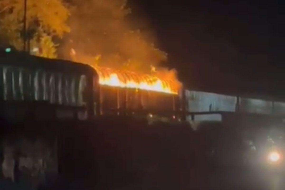 Incêndio atinge vagão de trem carregado com celulose pelo 2º dia seguido