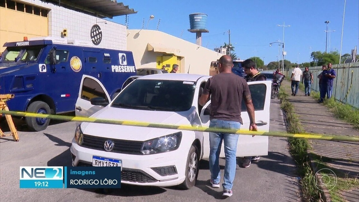 Suspeito Fica Ferido Em Tiroteio Entre Criminosos E Vigilantes Durante ...