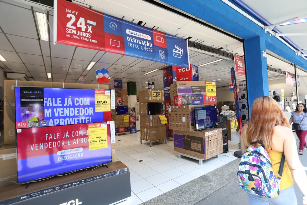 Movimentação de clientes em Loja das Casas Bahia, na zona sul da capital paulista, nesta segunda-feira, 29 de abril de 2024. — Foto: RENATO S. CERQUEIRA/ATO PRESS/ESTADÃO CONTEÚDO