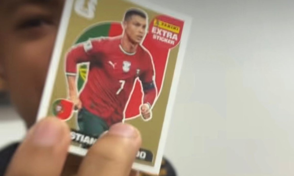 Figurinhas da Copa geram resíduo que pode permanecer por até 100 anos no ambiente; entenda o que fazer
