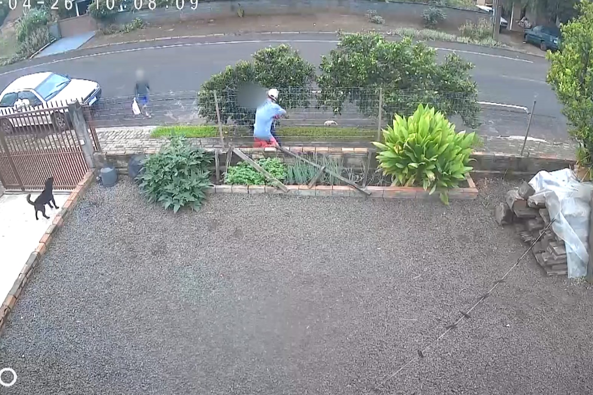 Jovem de 17 anos é morta a facadas pelo ex-companheiro enquanto caminhava com bebê no colo no Paraná