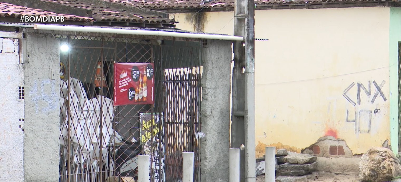 Homem é morto a tiros em bar de Campina Grande