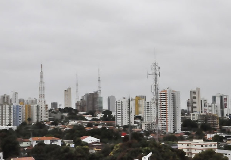 Frente fria derruba a temperatura em Cuiabá — Foto: Iara Vilela/G1 MT