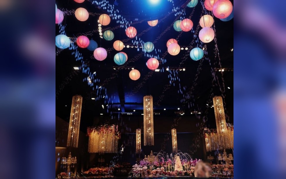 Decoração da festa de 15 anos que teve Liam Payne e Zeeba se apresentando no palco em Goiânia, Goiás — Foto: Reprodução