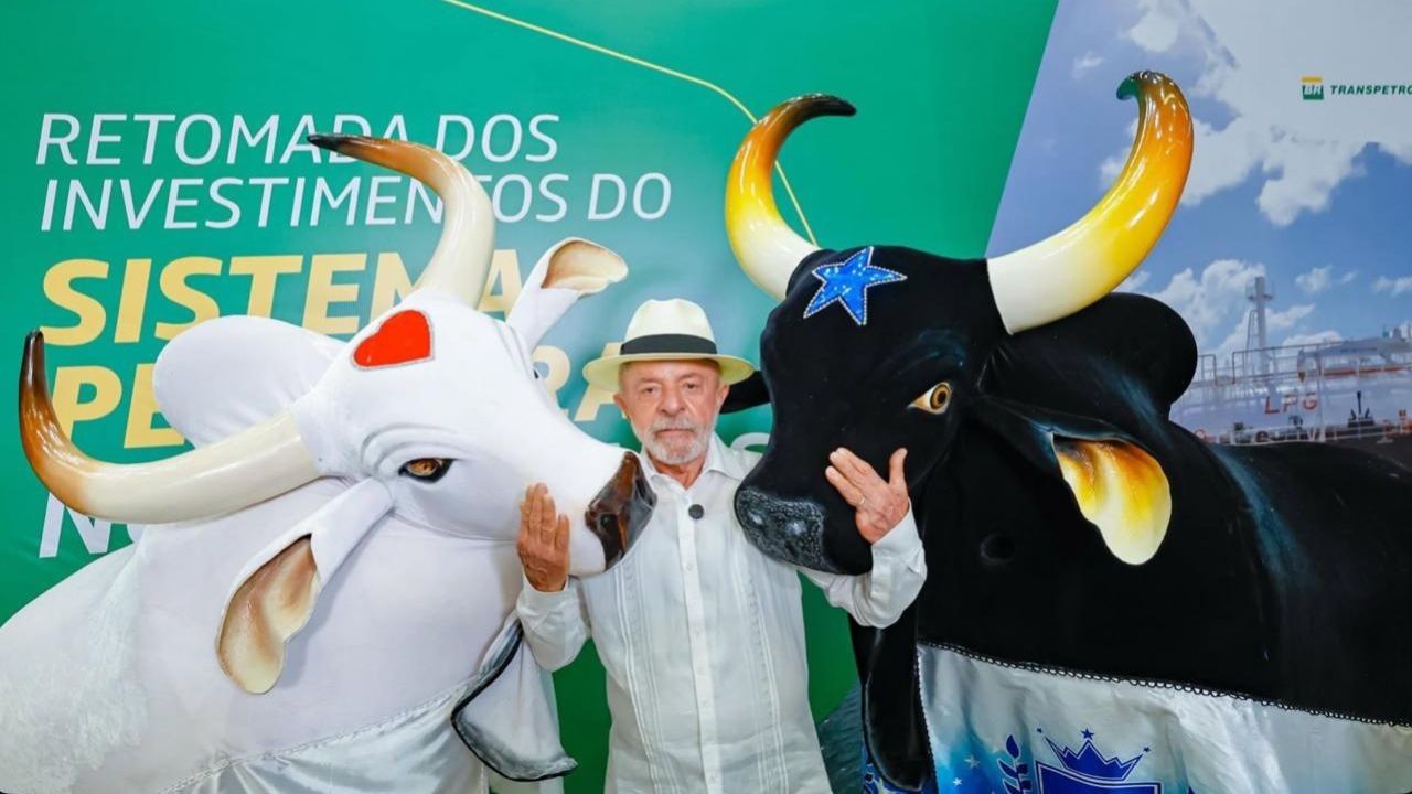 Lula elogia rivalidade entre Caprichoso e Garantido e diz que festival dá 'lição de civilidade' ao Brasil