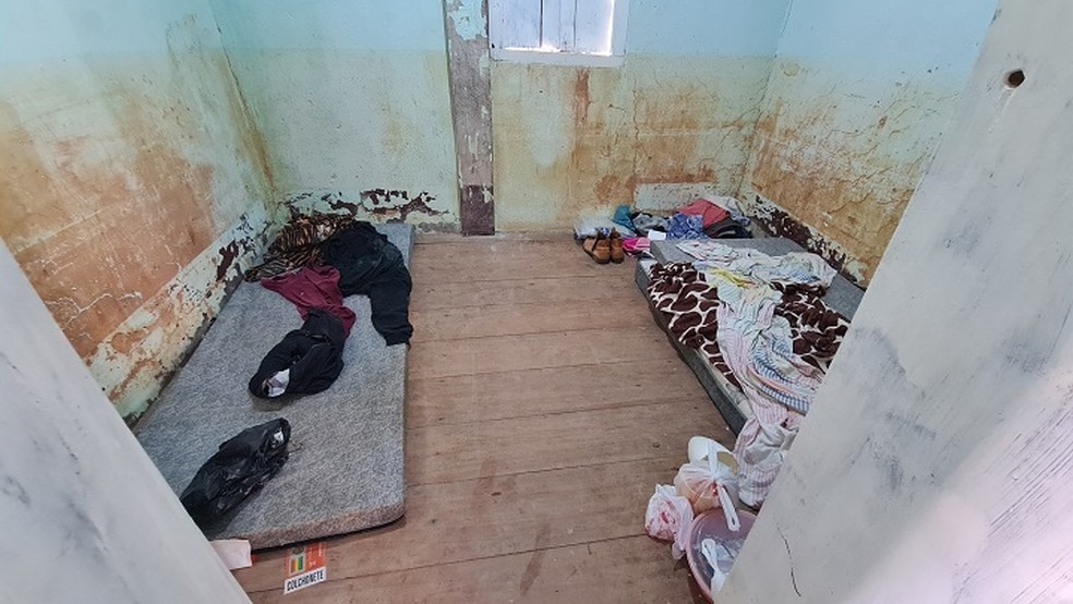Um dos quartos de casas onde trabalhadores resgatados dormiam em fazenda de café no ES — Foto: MTE/Divulgação
