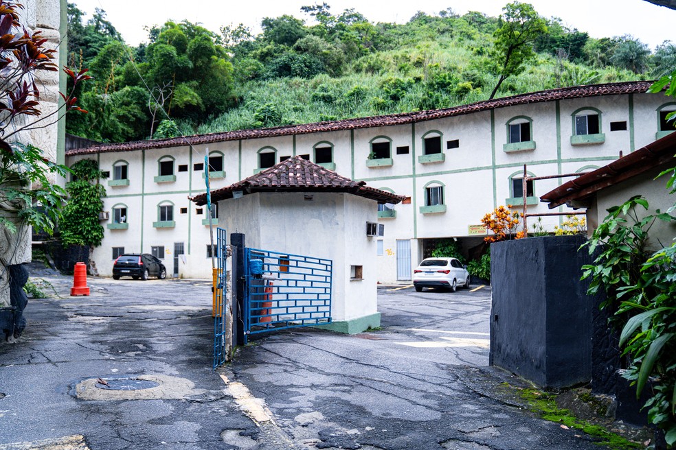 Estabelecimento abandonado onde Ronnie Lessa testou a arma usada no crime antes de praticar o atentado — Foto: Stephanie Rodrigues/g1
