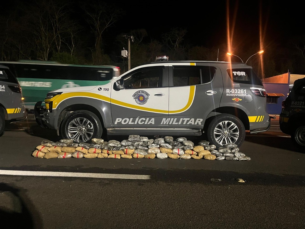 Caminhoneiro boliviano é preso com 37 kg de maconha na SP-310 em Rio Claro