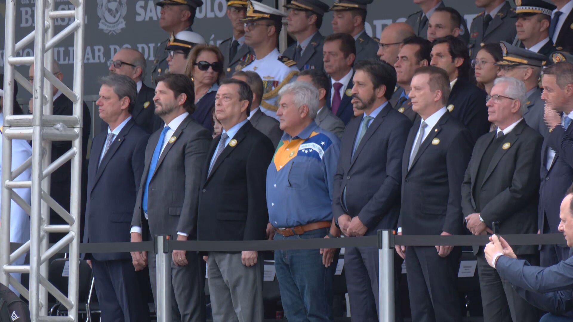 Tarcísio e Nunes participam do desfile de 7 de Setembro no Sambódromo do Anhembi, Zona Norte de SP