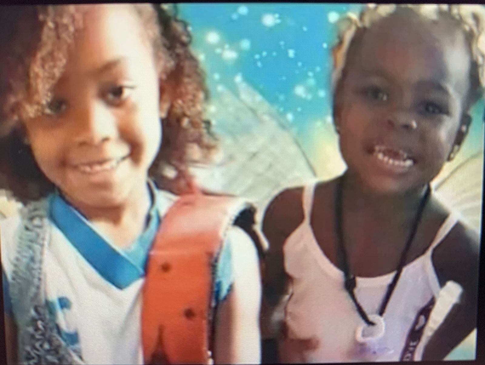 Famílias das meninas Emily e Rebecca, mortas com tiro de fuzil, entram na Justiça com ação contra o Estado