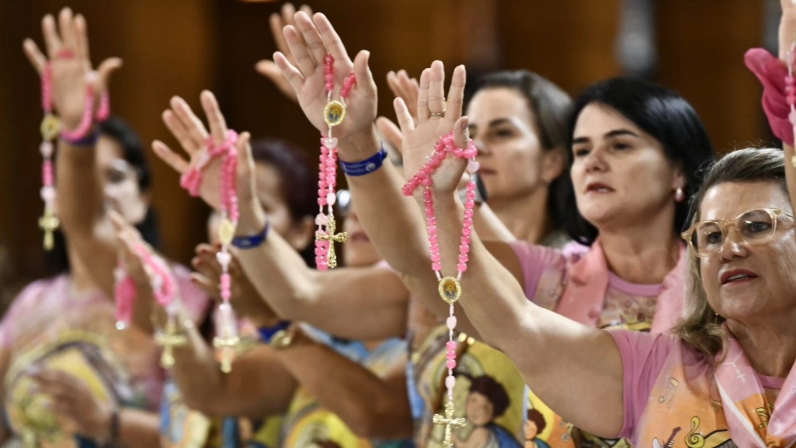 Terço das Mulheres bate recorde de público e reúne 35 mil fiéis no Santuário Nacional de Aparecida