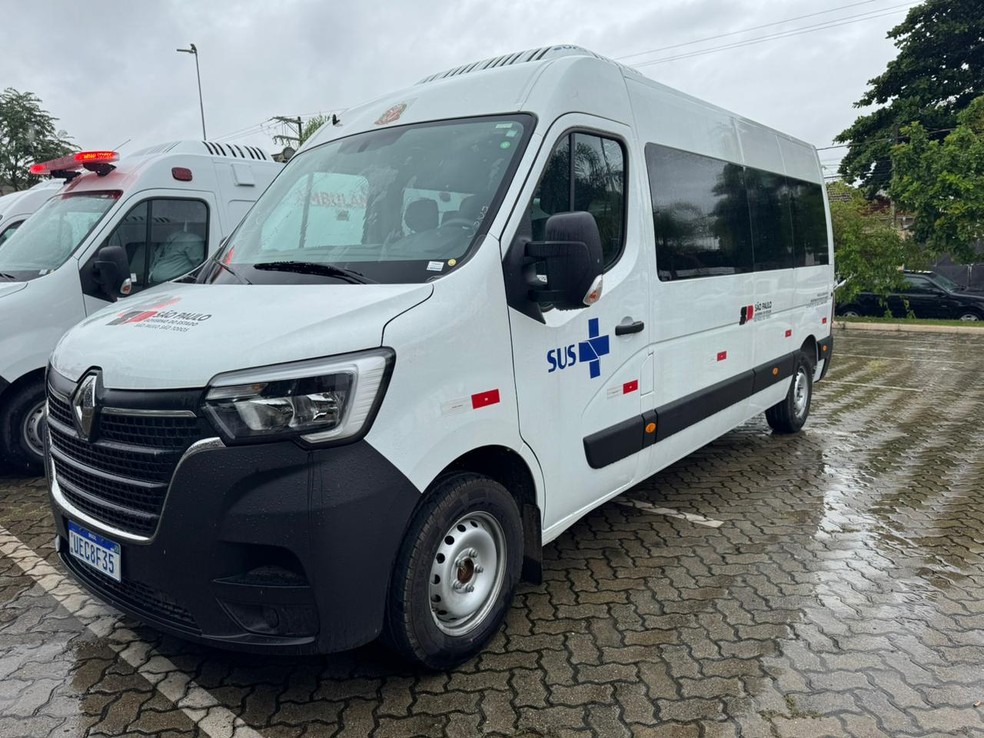 Ambulâncias e vans serão entregues para 200 municípios do interior de São Paulo — Foto: Letícia Paris/TV TEM