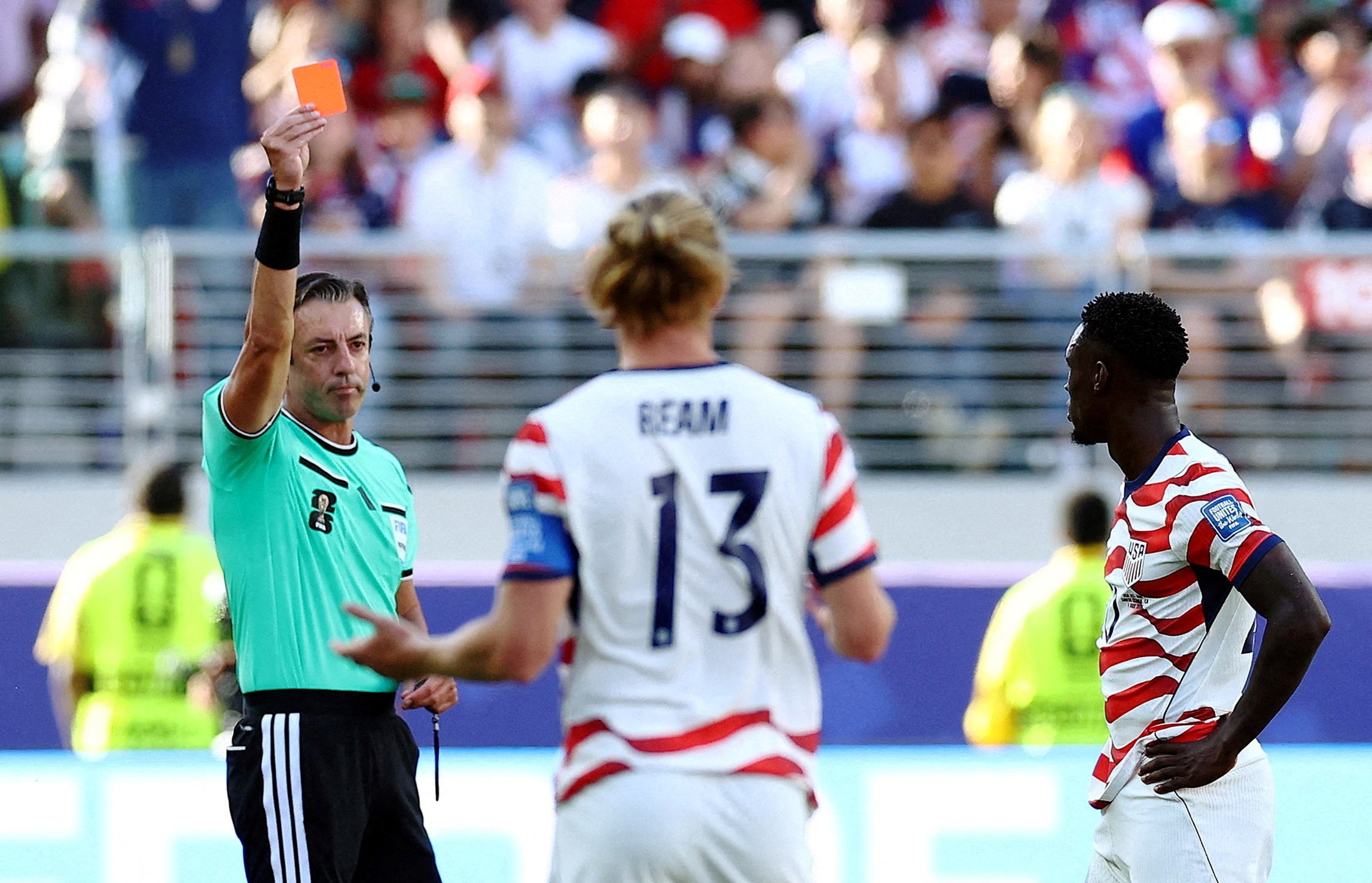Sensores, IA e VAR: aposta da Fifa em tecnologia gera polêmicas na Copa do Mundo