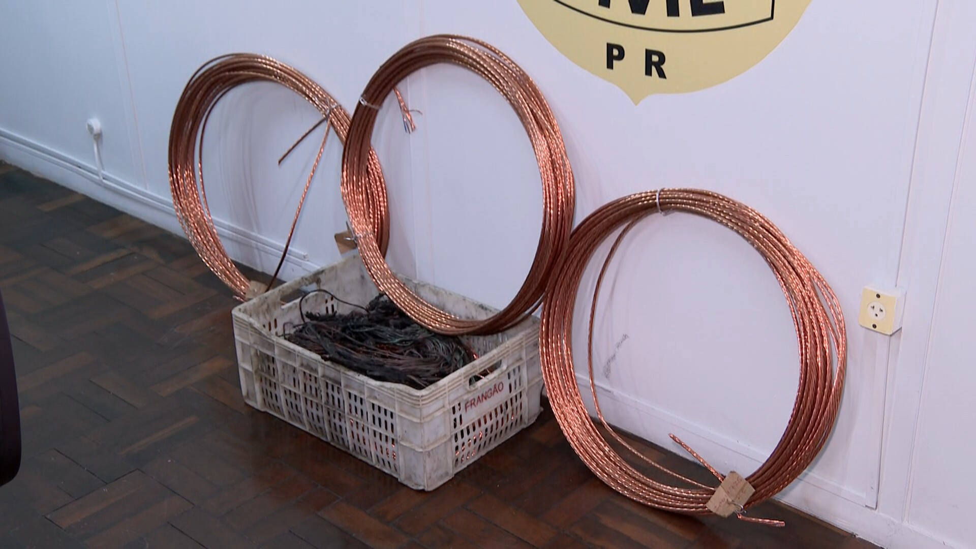 Funcionários terceirizados da Copel são presos suspeitos de furtar cabos de cobre em Curitiba