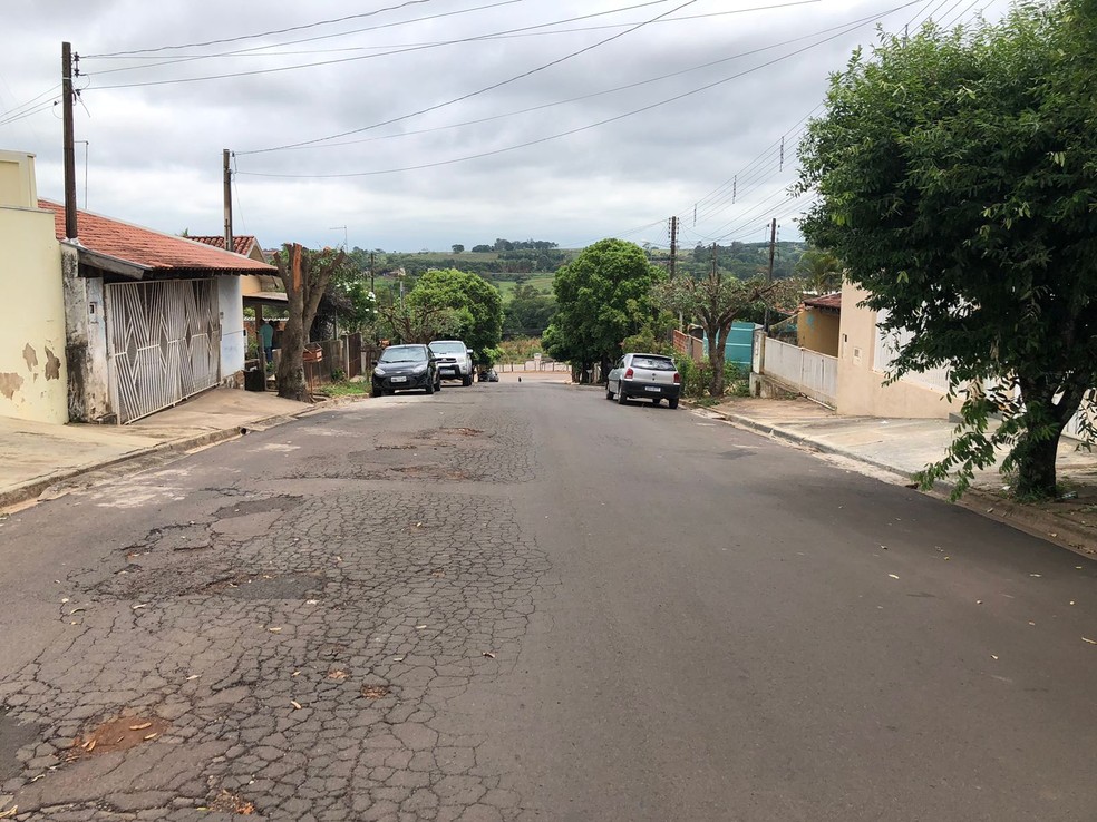 Feto humano é encontrado por funcionários da coleta em caminhão de lixo, em Lucélia (SP) — Foto: Renato Campanari/TV Fronteira