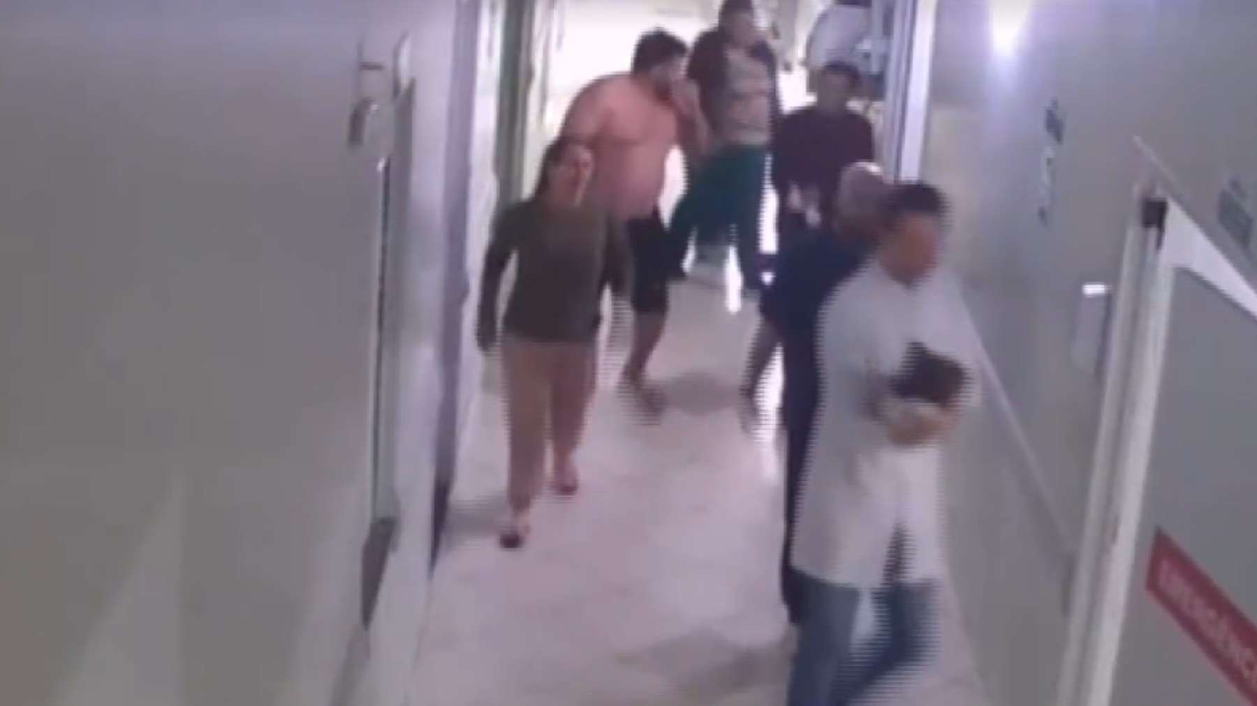 Vídeo: pais correm em UPA no Paraná pedindo socorro para salvar bebê de 40 dias engasgado com leite