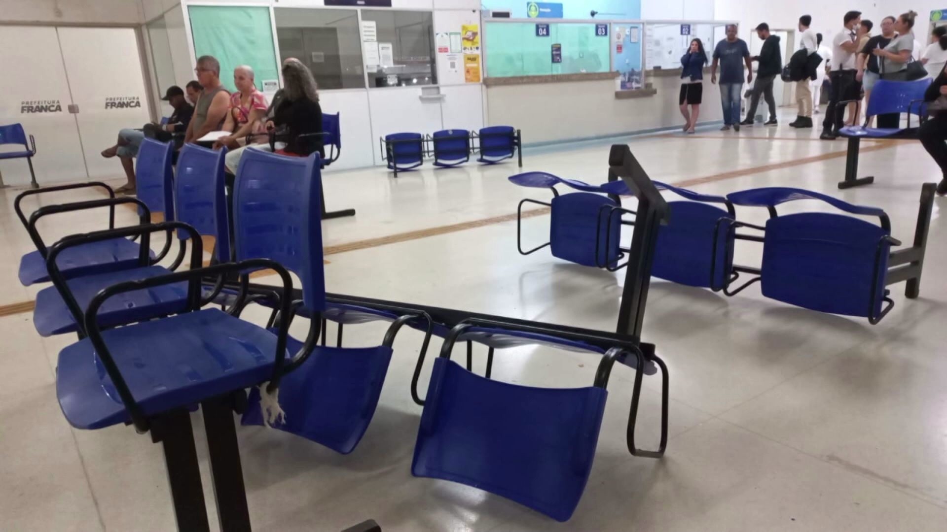 França enfrenta onda de violência contra profissionais de saúde: Prefeitura estuda medidas urgentes
