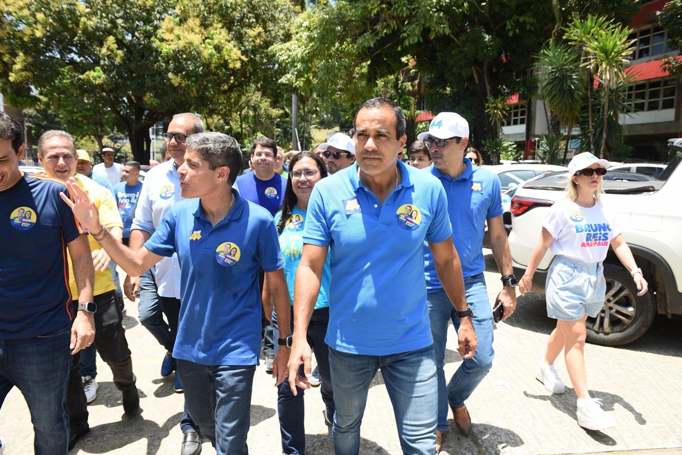 Bruno Reis na companhia da vice-prefeita, Ana Paula Matos, e do ex-prefeito ACM Neto — Foto: Divulgação