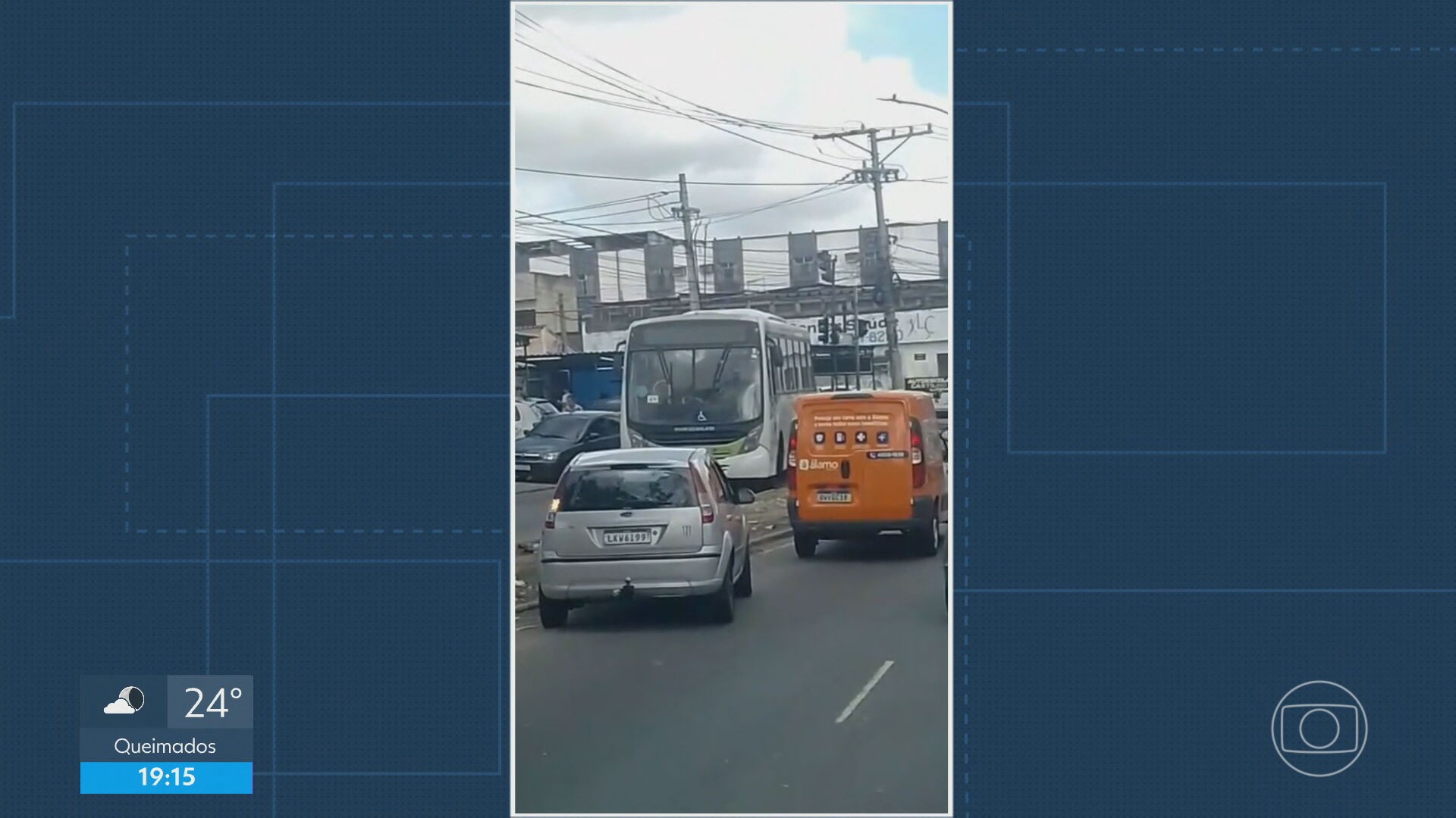 Vídeos mostram ônibus usados como barricadas por criminosos em São João de Meriti e Chapadão