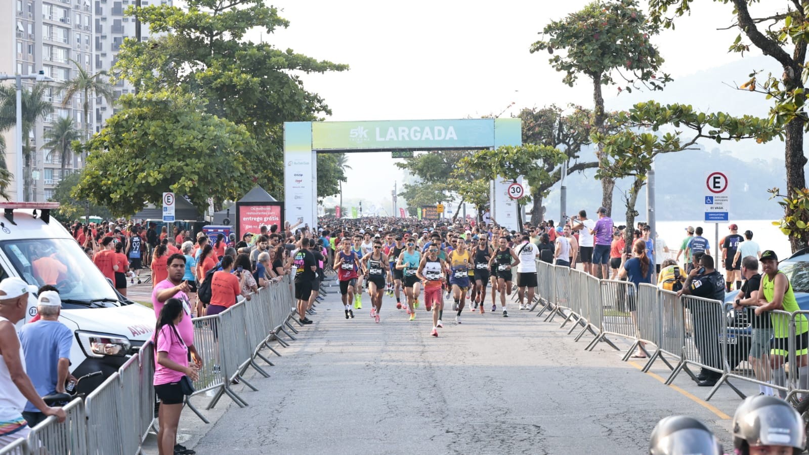 5K Tribuna leva corrida e clima de festa à orla de Santos com quase 10 mil pessoas