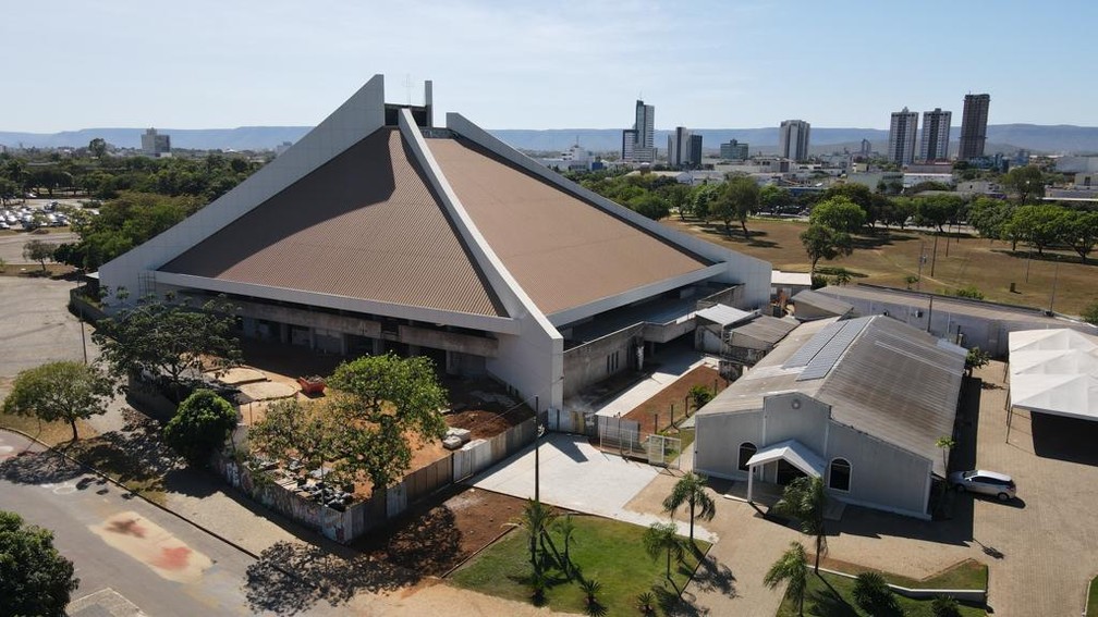 Catedral fica na ala sul da praça — Foto: Reprodução/Valdir Oliveira/Arquivo Pessoal