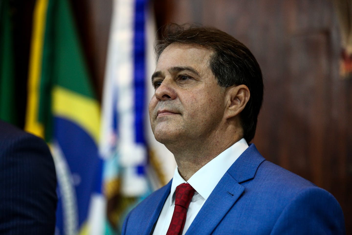 Evandro anuncia pacote de reajuste financeiro com corte no próprio salário, suspensão de contratos e redução de pessoal