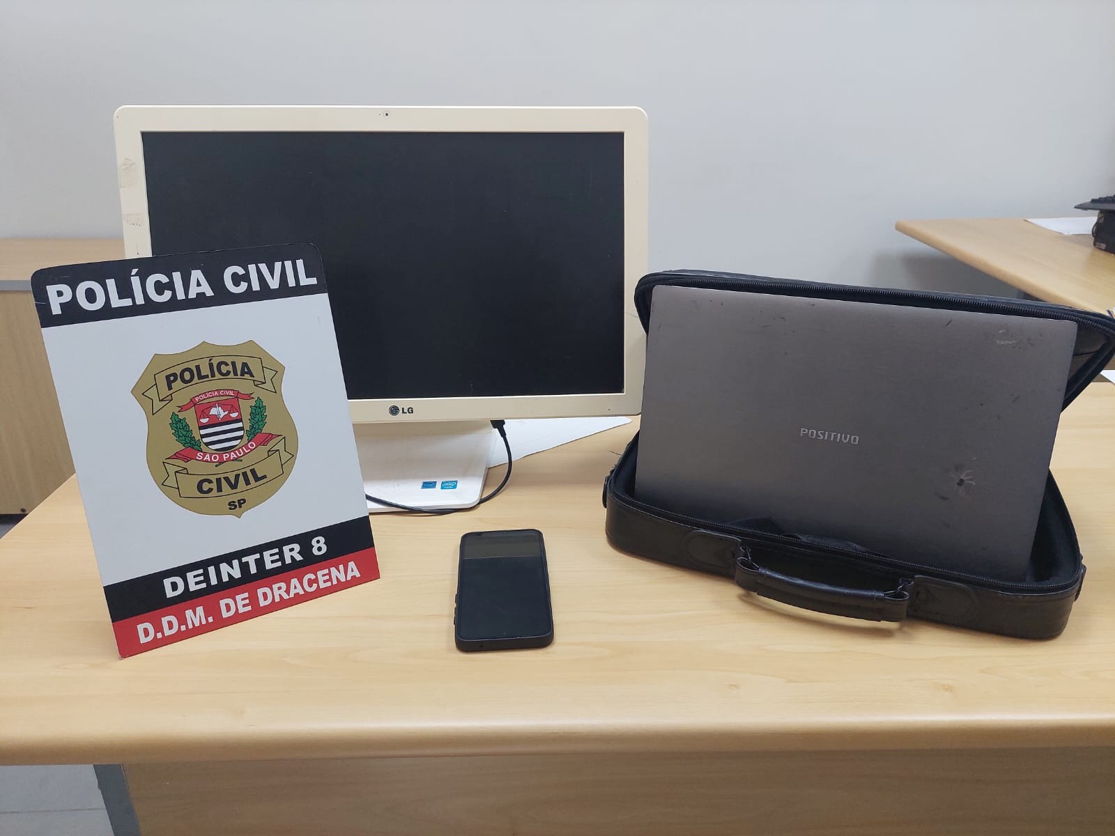 Equipamentos eletrônicos são apreendidos em investigação sobre ameaças e divulgação de imagens íntimas de mulher, em Dracena