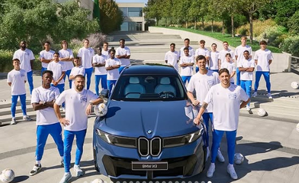 Jogadores do Real Madrid recebem carros da BMW. — Foto: Reprodução/Instagram Real Madrid
