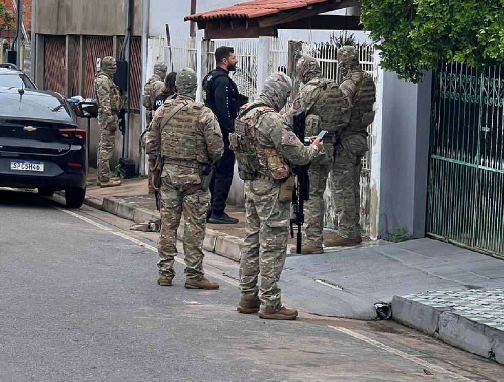 Cumprimento de mandados de busca e apreensão em Cuiabá — Foto: Divulgação/Polícia Civil