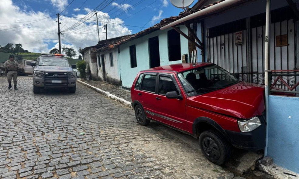Homem morre atropelado após carro subir em passeio na Bahia — Foto: Site Giro Ipiaú