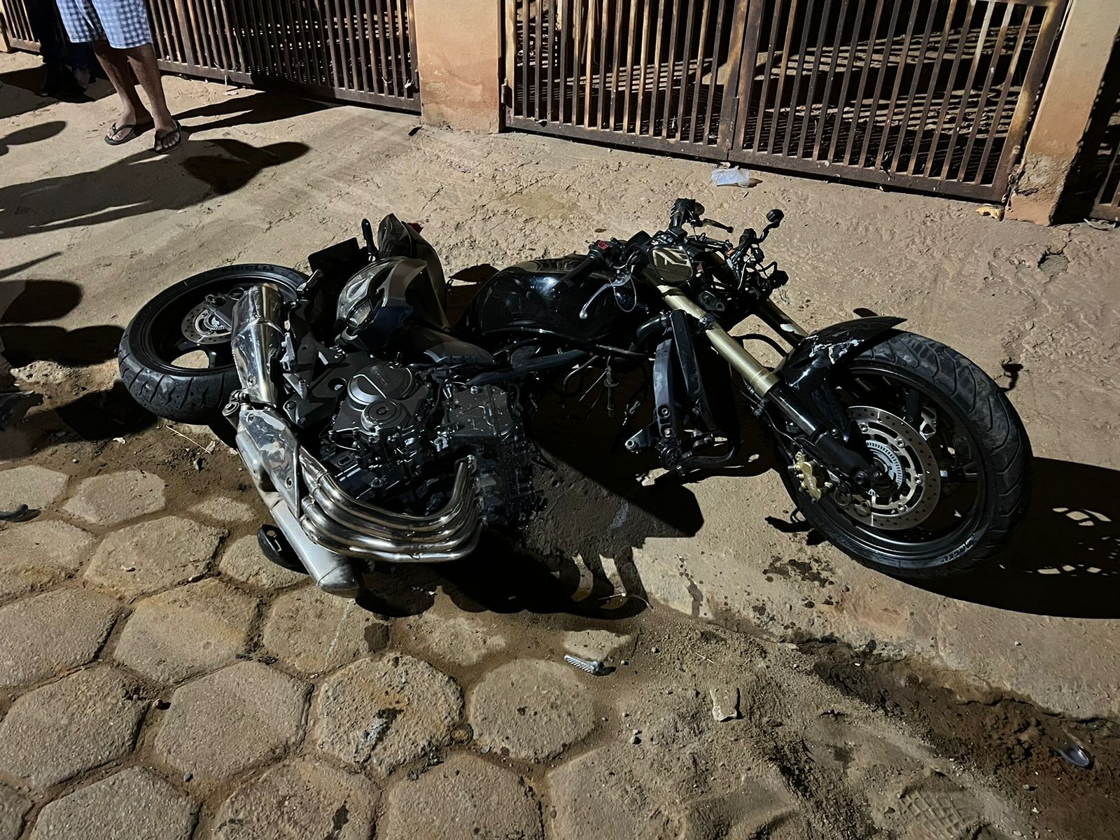 Motociclista morre após bater em carro estacionado em São João do Oriente