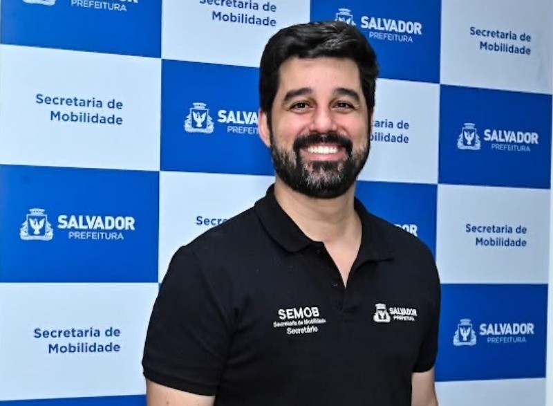Quem é o secretário de transporte de Salvador alvo de mandado de prisão após suspensão de ônibus