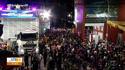 Multidão lota avenida Tocantins na primeira noite do Miracaxi