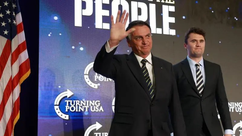 O elo de Charlie Kirk com bolsonarismo: 'julgamento de Bolsonaro é chocante e horrível', disse ativista morto nos EUA