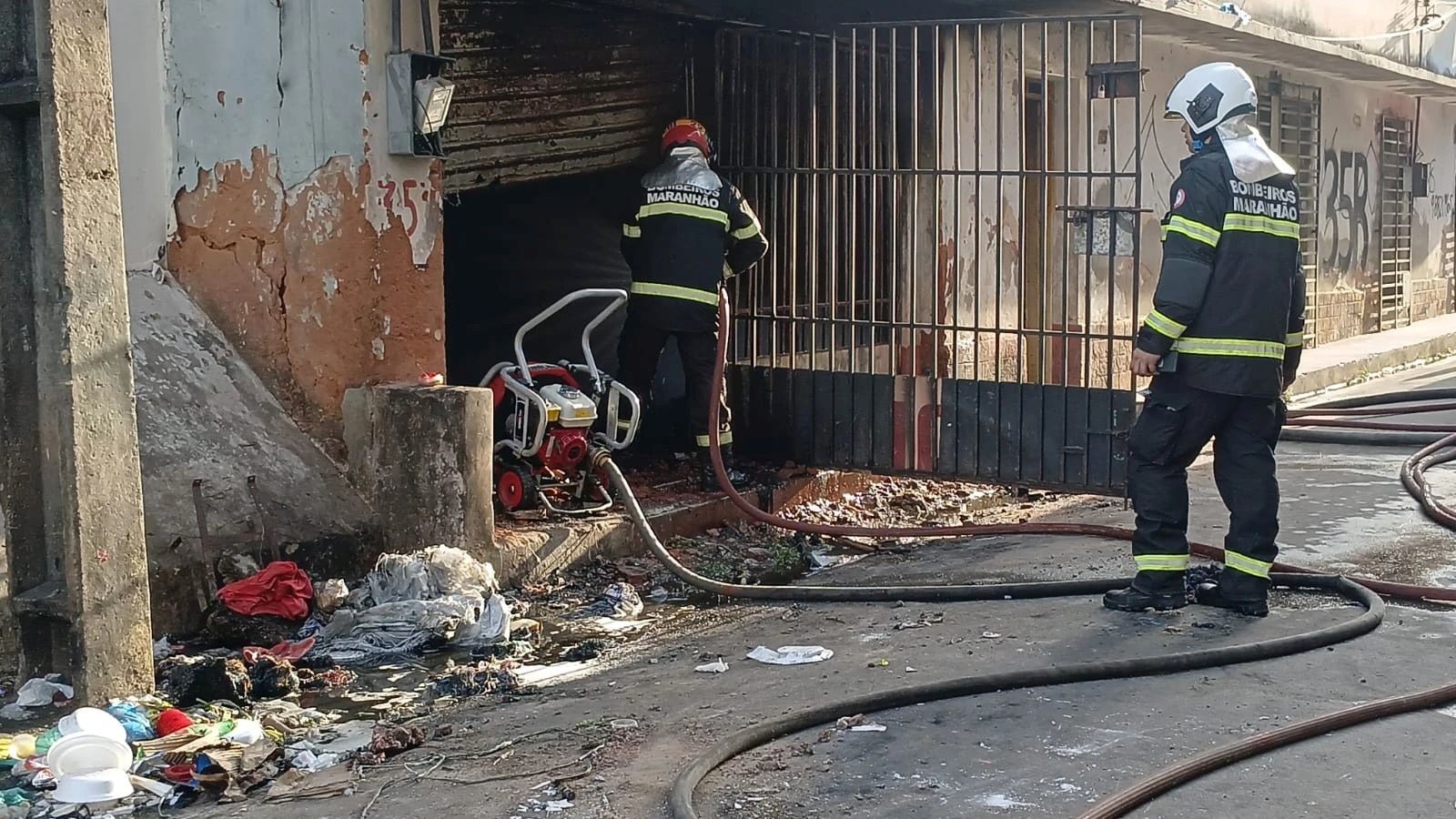 Incêndio atinge galpão próximo ao Mercado Central de São Luís