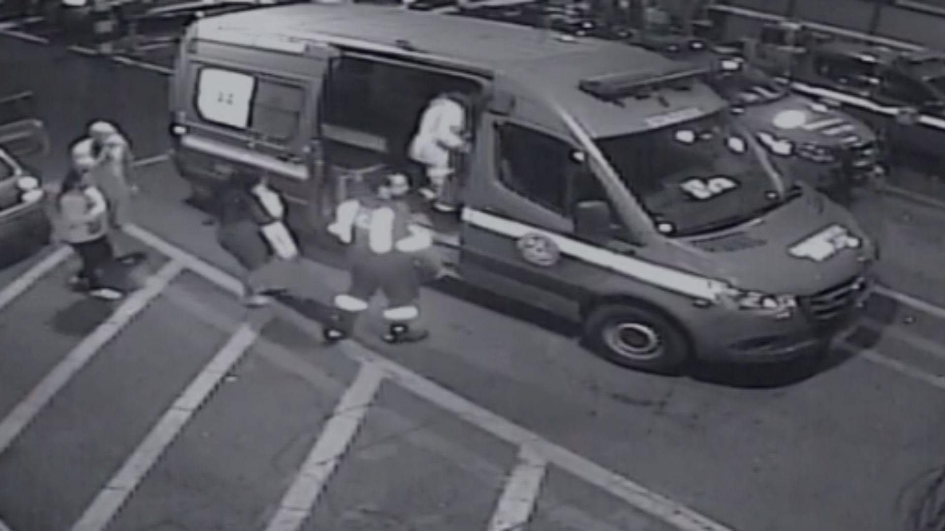 VÍDEO: Bebê de dois meses é salvo por bombeiro após engasgar durante amamentação em MG