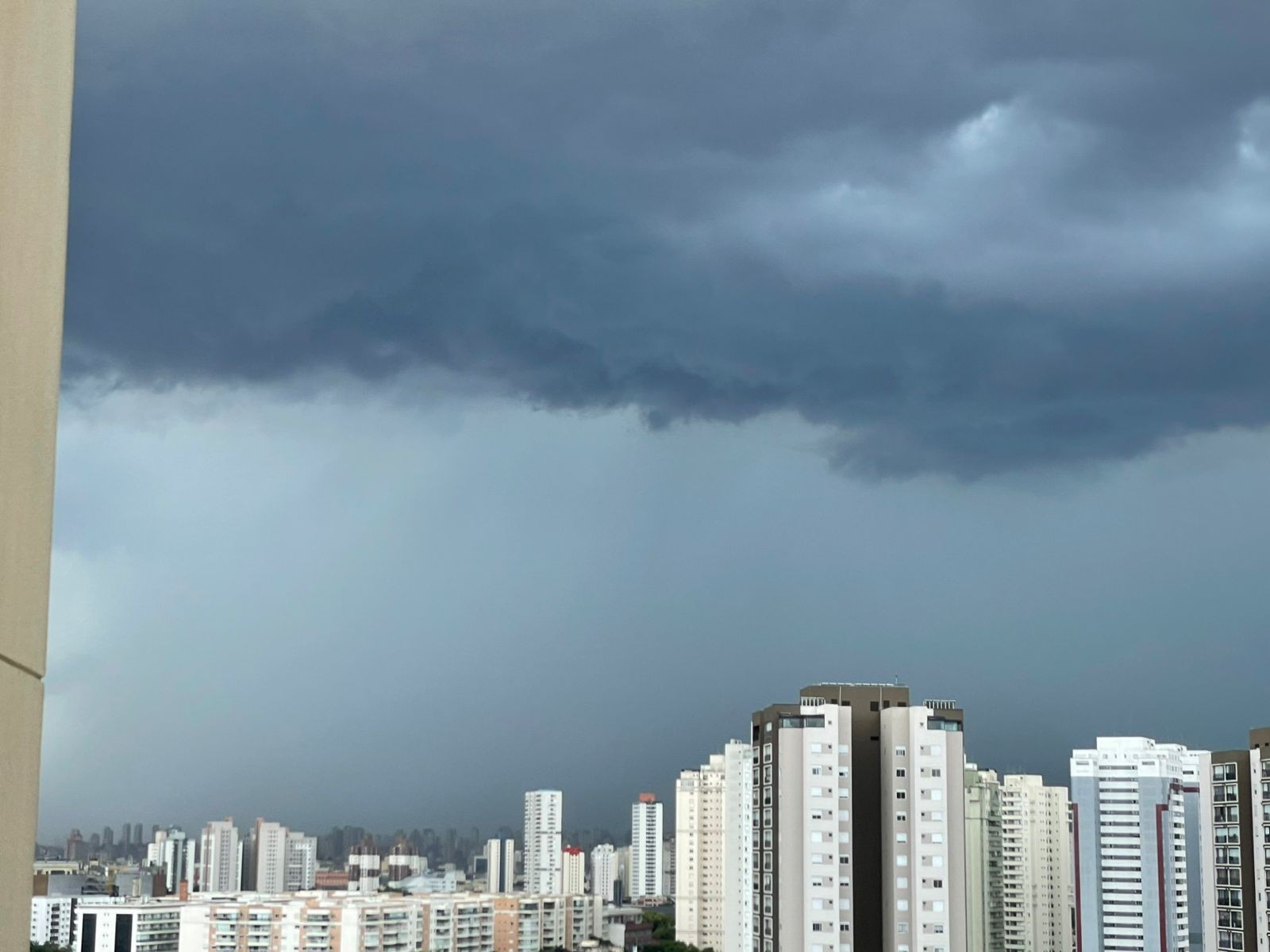 Chuva deixa toda capital em estado de atenção; 117 mil imóveis estão sem energia elétrica na Grande SP