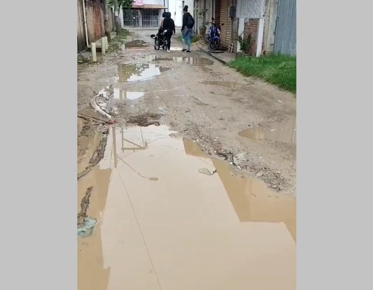 Moradores alertam para riscos de acidentes em rua próxima à hospital em Cabo Frio