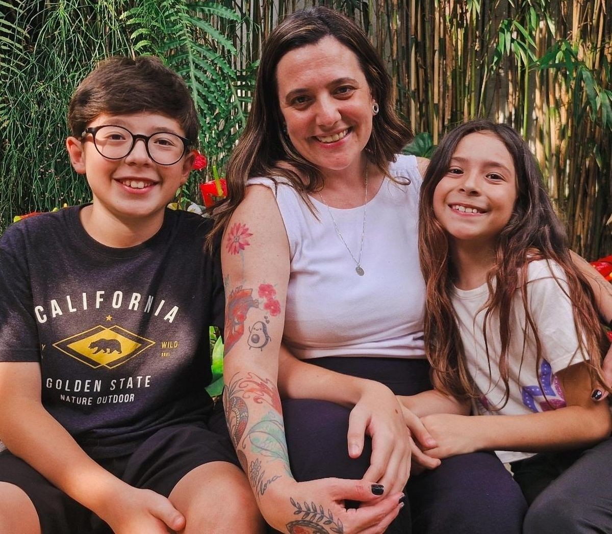 Mãe influenciadora compartilha nas redes criação dos filhos sem padrões de gênero: 'Infância sem preconceito'