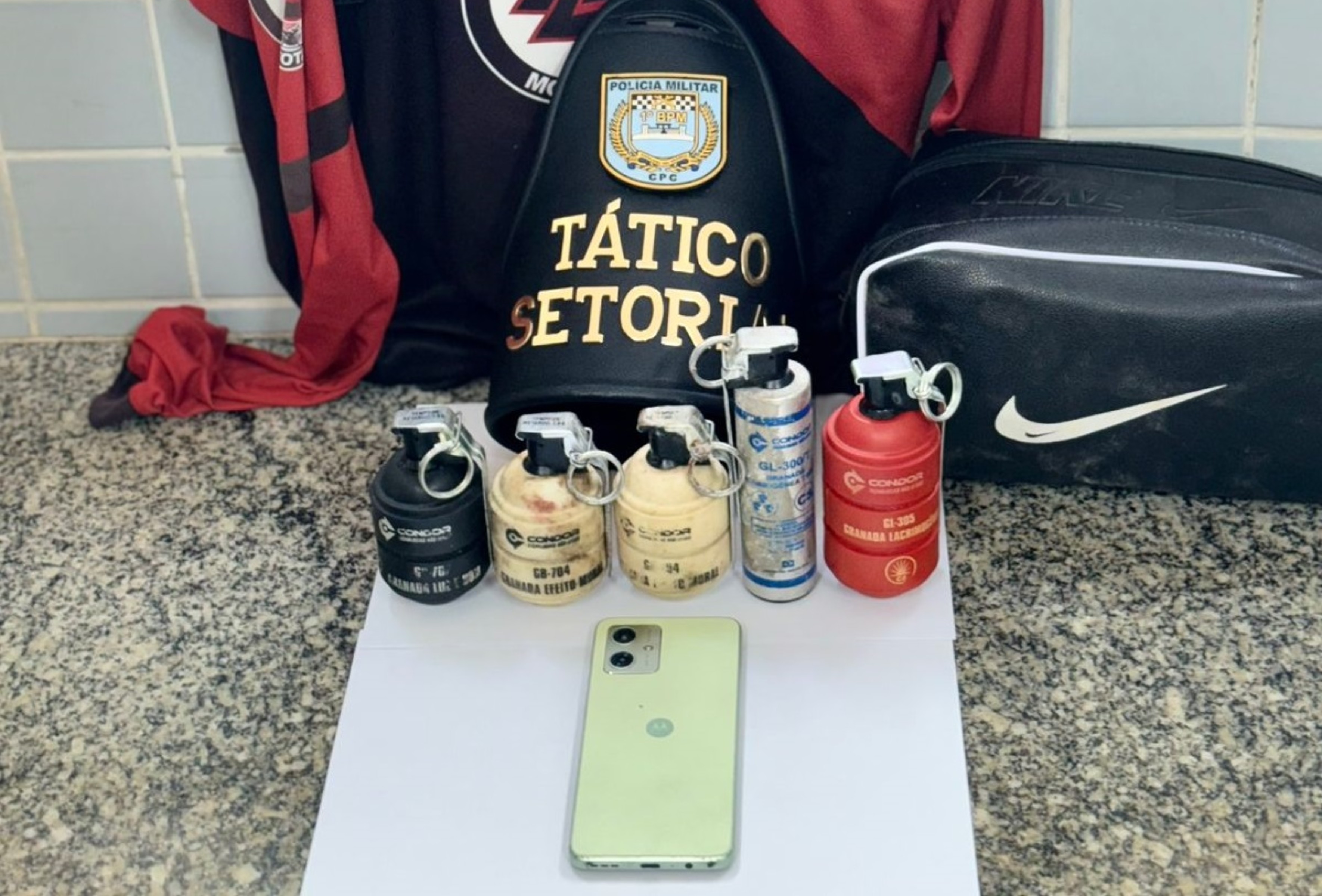 Homem é preso com cinco granadas após tentar fugir da PM no Cauamé