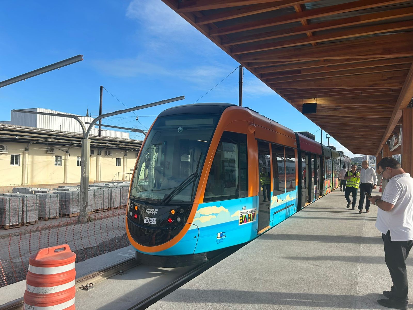 Primeira viagem-teste do VLT é realizada em Salvador quatro anos após desativação dos trens